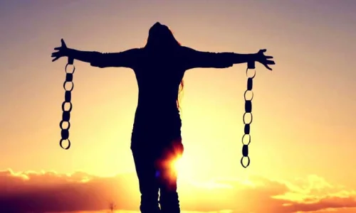 اعرف أهم 50 تفسير لابن سيرين لحلم الكلبشات في اليد في المنام