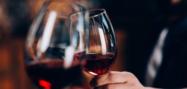 تفسير حلم شرب الخمر من زجاجة لكبار الفقهاء