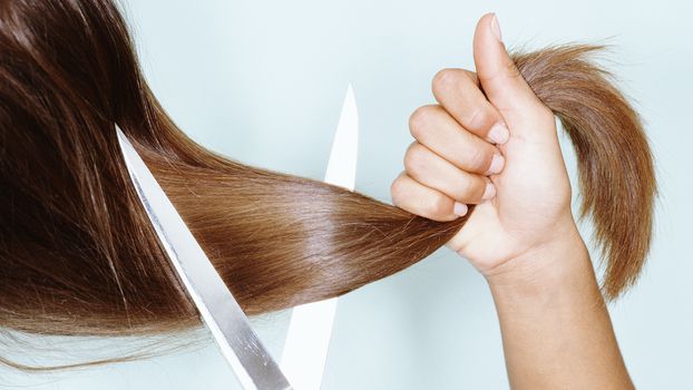 تعرف على تفسير حلم حلق الشعر في المنام لابن سيرين