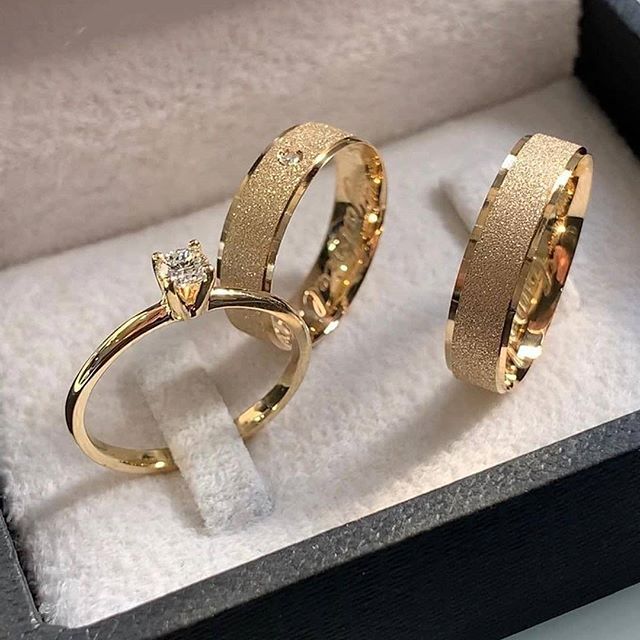 تفسير حلم الخاتمين الذهب للمتزوجة في المنام لابن سيرين