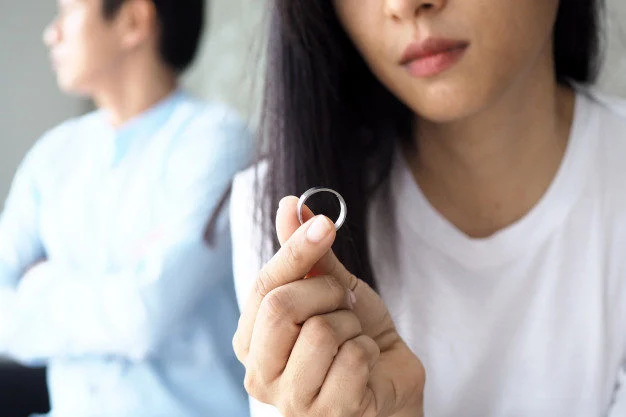 تفسير حلم وجودي في بيت طليقي لابن سيرين