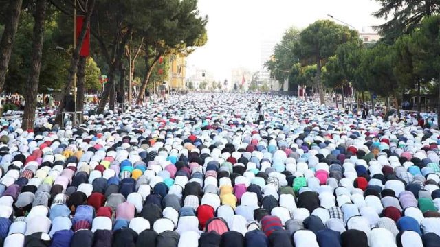 تفسير صلاة العيد في المنام لابن سيرين