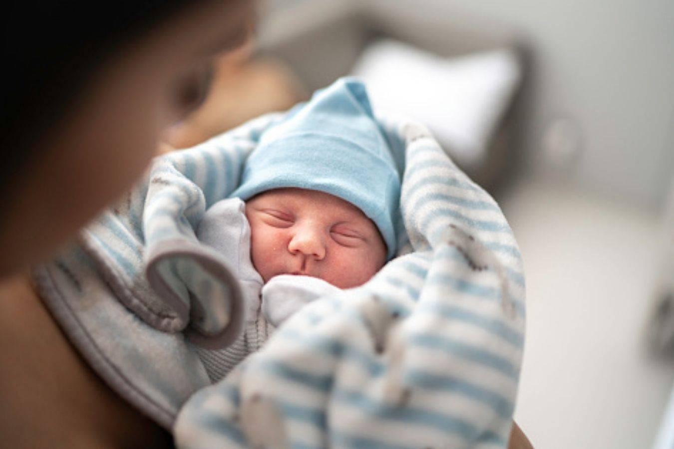 تفسير حلم المولود الذكر في المنام لابن سيرين