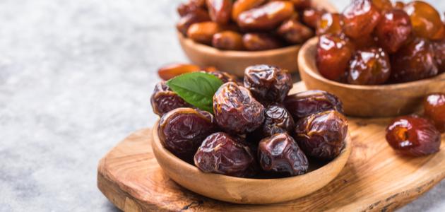 أهم 20 تفسير لحلم التمر في المنام لابن سيرين
