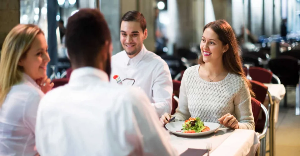 ماهو تفسير حلم المطعم مع شخص أعرفه للرجل في المنام لابن سيرين ؟