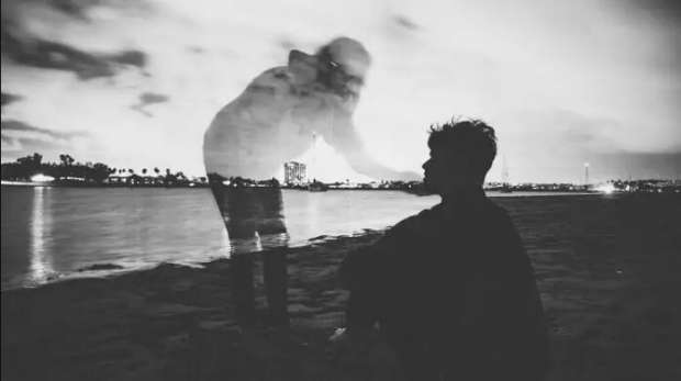 أهم 20 تفسير لرؤية الميت في المنام لابن سيرين